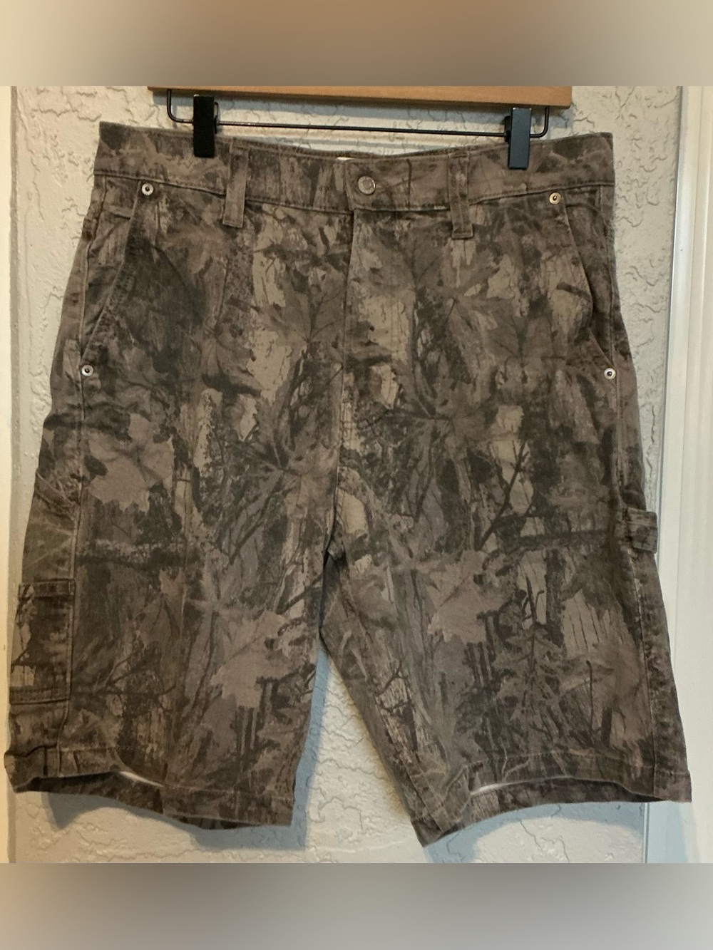 Hollister Men's Brown Camo Cargo Shorts